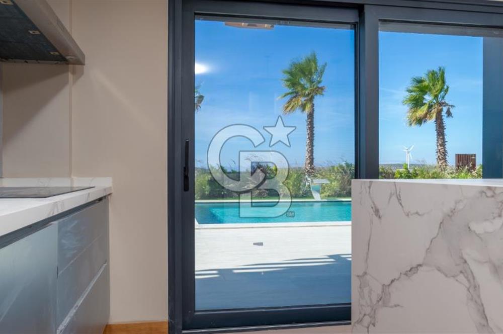 ÇEŞME OVACIK'TA MÜSTAKİL HAVUZLU MODERN LÜKS VİLLA