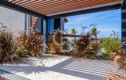ÇEŞME OVACIK'TA MÜSTAKİL HAVUZLU MODERN LÜKS VİLLA