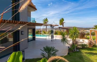 ÇEŞME OVACIK'TA MÜSTAKİL HAVUZLU MODERN LÜKS VİLLA