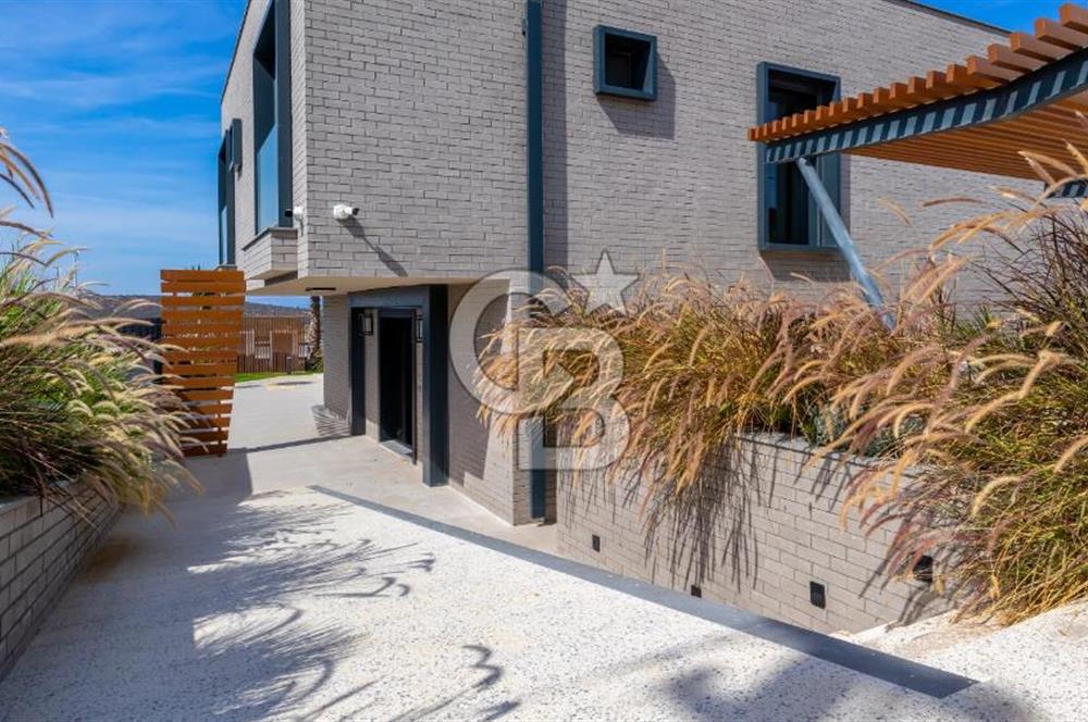 ÇEŞME OVACIK'TA MÜSTAKİL HAVUZLU MODERN LÜKS VİLLA