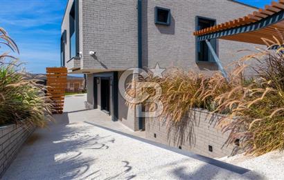 ÇEŞME OVACIK'TA MÜSTAKİL HAVUZLU MODERN LÜKS VİLLA