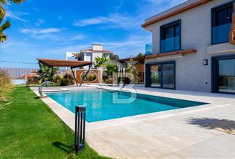 ÇEŞME OVACIK'TA MÜSTAKİL HAVUZLU MODERN LÜKS VİLLA