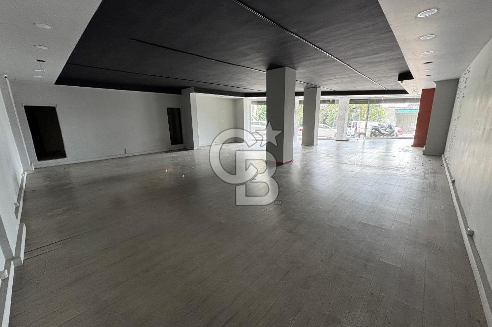 KISIKLI'DA CADDE ÜZERİ GENİŞ CEPHE 220 M2 KİRALIK DÜKKAN