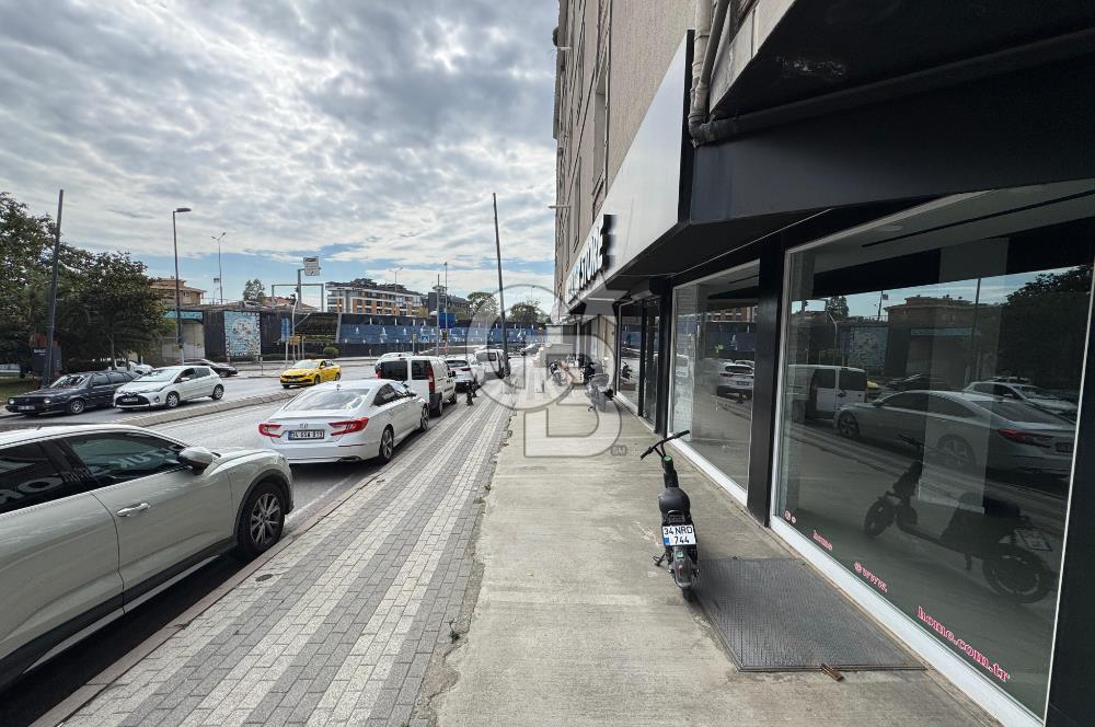 KISIKLI'DA CADDE ÜZERİ GENİŞ CEPHE 220 M2 KİRALIK DÜKKAN