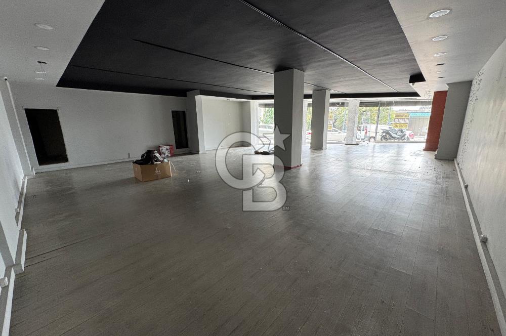 KISIKLI'DA CADDE ÜZERİ GENİŞ CEPHE 220 M2 KİRALIK DÜKKAN