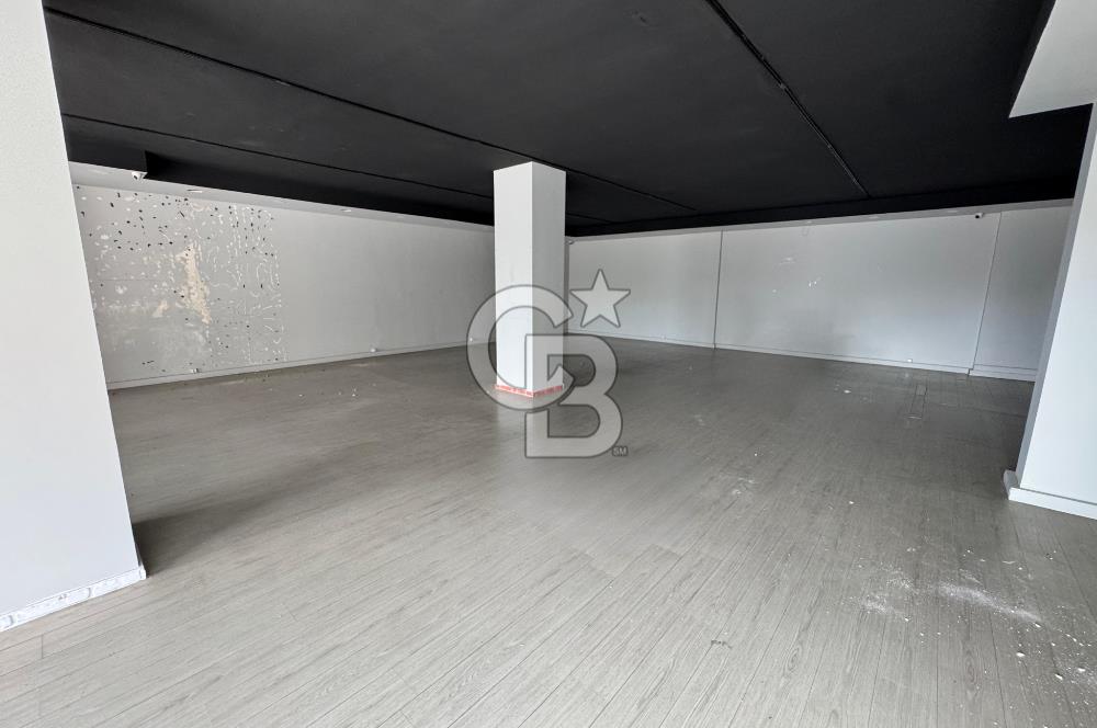 KISIKLI'DA CADDE ÜZERİ GENİŞ CEPHE 220 M2 KİRALIK DÜKKAN