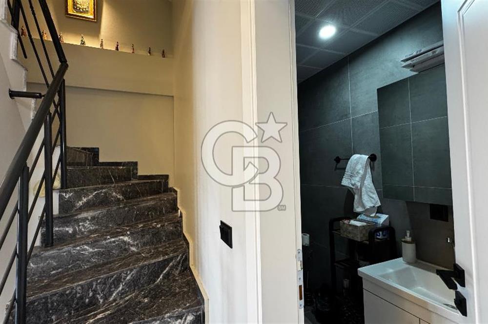 Merkezi Konumda Full Deniz Manzaralı Satılık Fırsat Villa 