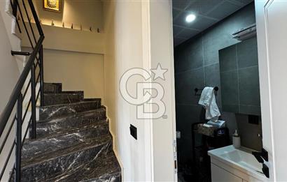 Merkezi Konumda Full Deniz Manzaralı Satılık Fırsat Villa 
