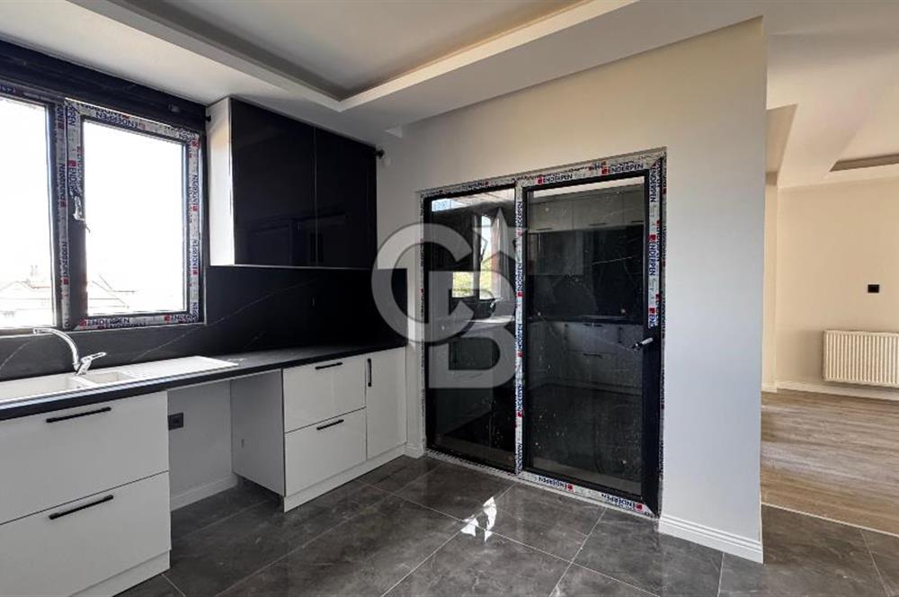Merkezi Konumda Full Deniz Manzaralı Satılık Fırsat Villa 