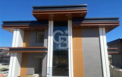 GÖLBAŞI HACILAR'DA 1750 M2 ARSA ÜZERİNDE MÜSTAKİL 5+1 LÜKS VİLLA
