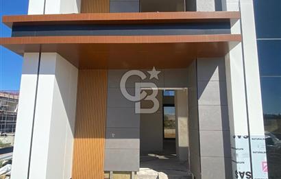 GÖLBAŞI HACILAR'DA 1750 M2 ARSA ÜZERİNDE MÜSTAKİL 5+1 LÜKS VİLLA