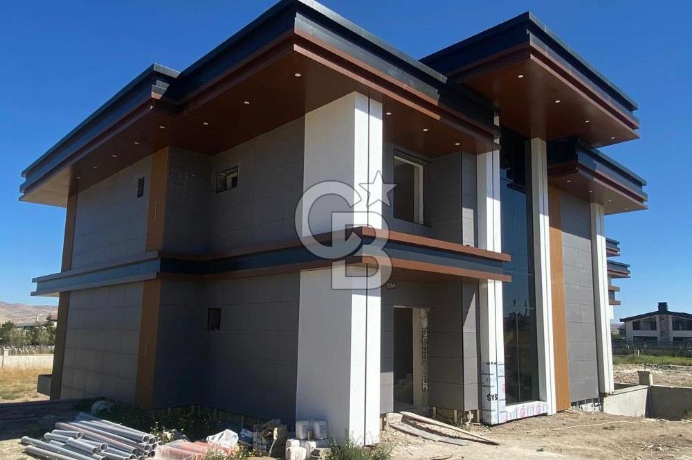 GÖLBAŞI HACILAR'DA 1750 M2 ARSA ÜZERİNDE MÜSTAKİL 5+1 LÜKS VİLLA