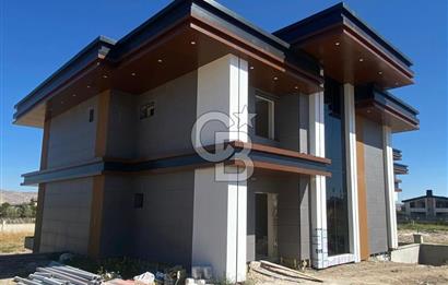 GÖLBAŞI HACILAR'DA 1750 M2 ARSA ÜZERİNDE MÜSTAKİL 5+1 LÜKS VİLLA