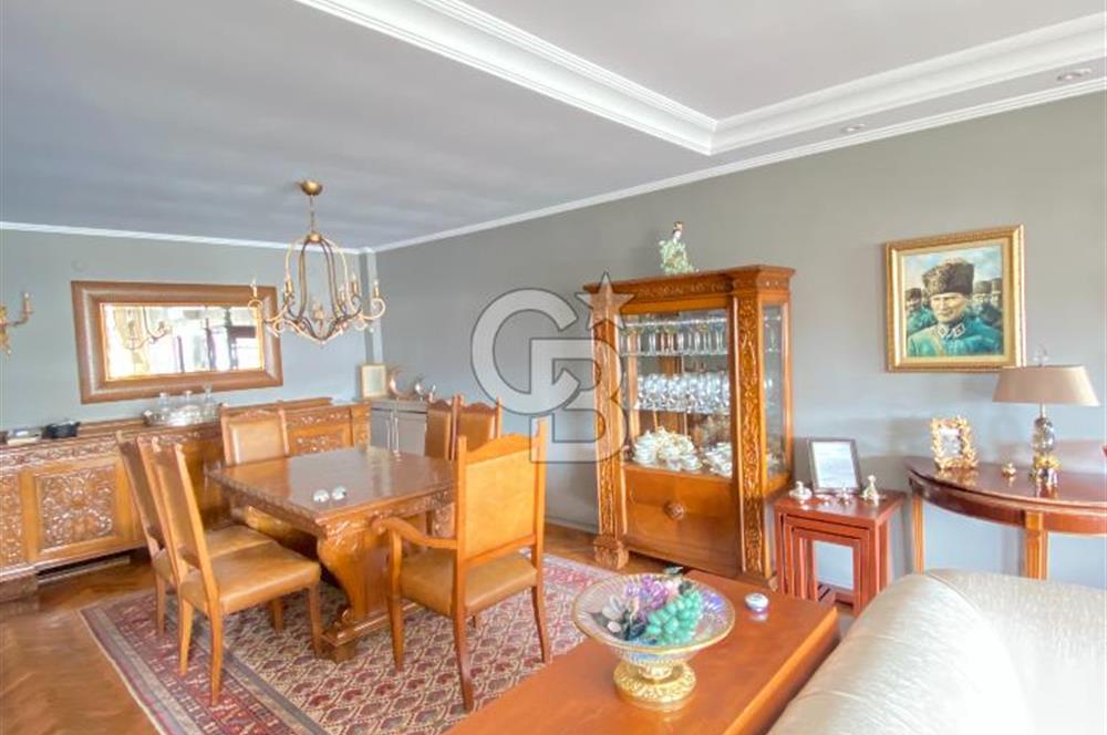 ARNAVUTKÖY SAHİLDE EN SEÇKİN APARTMANDA SATILIK YALI DAİRESİ