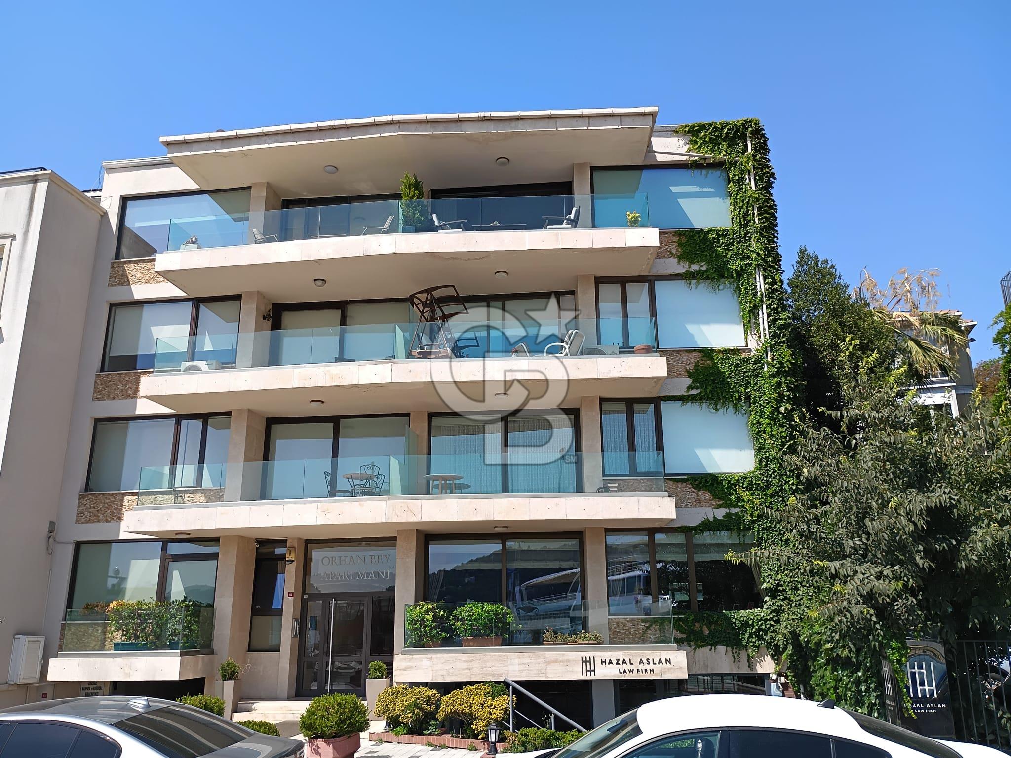 ARNAVUTKÖY SAHİLDE EN SEÇKİN APARTMANDA SATILIK YALI DAİRESİ