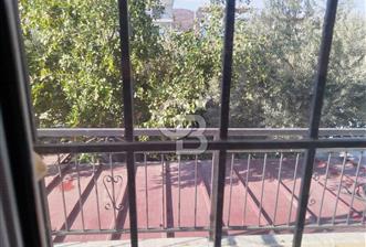 Seferihisar doğanbeyde satılık bahçeli 3 katlı villa