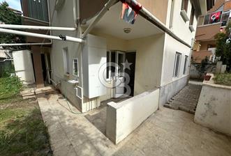 Emirbeyazıt’ta Geniş 2+1 Giriş Kat Daire – Bahçe & Apartman Girişli, Merkezi Konumda!