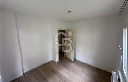 Emirbeyazıt’ta Geniş 2+1 Giriş Kat Daire – Bahçe & Apartman Girişli, Merkezi Konumda!
