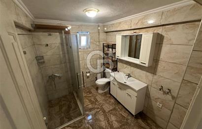 Emirbeyazıt’ta Geniş 2+1 Giriş Kat Daire – Bahçe & Apartman Girişli, Merkezi Konumda!