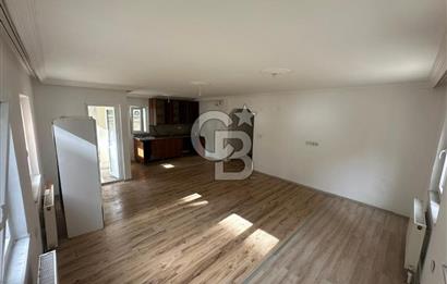 Emirbeyazıt’ta Geniş 2+1 Giriş Kat Daire – Bahçe & Apartman Girişli, Merkezi Konumda!