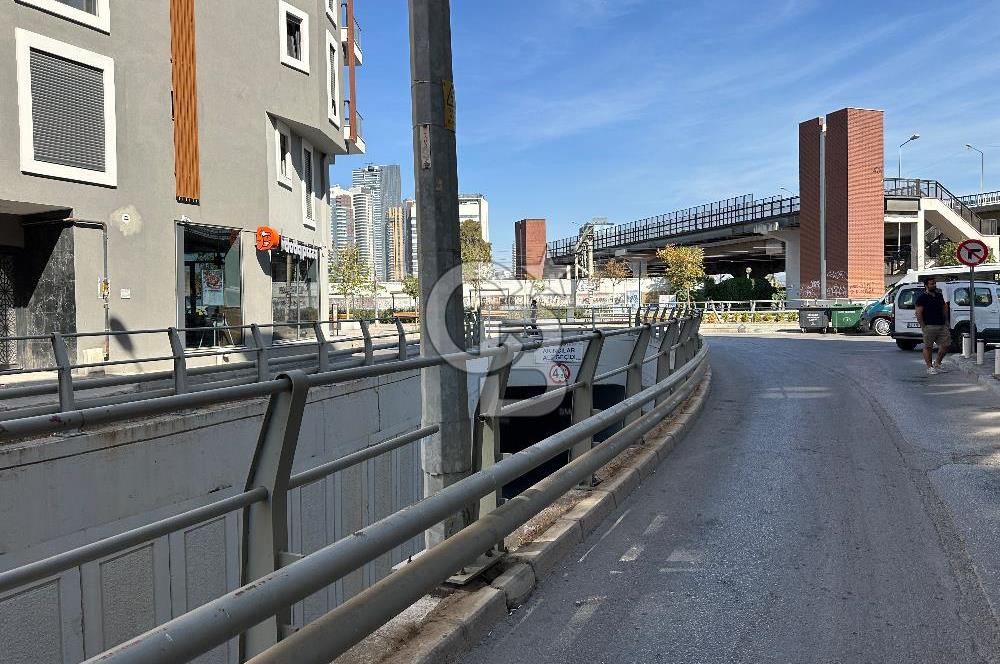 KONAK/KAHRAMANLAR’DA 60 M2 SATILIK DÜKKAN 