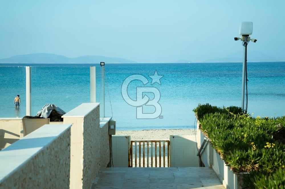 Çeşme Boyalık’ta Site İçi Denize Sıfır 2+1 Kiralık Daire