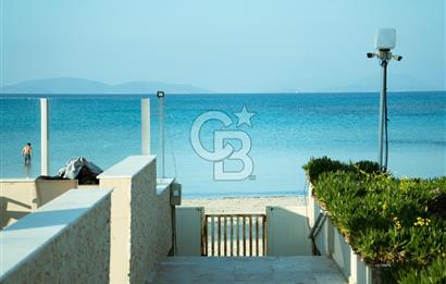 Çeşme Boyalık’ta Site İçi Denize Sıfır 2+1 Kiralık Daire