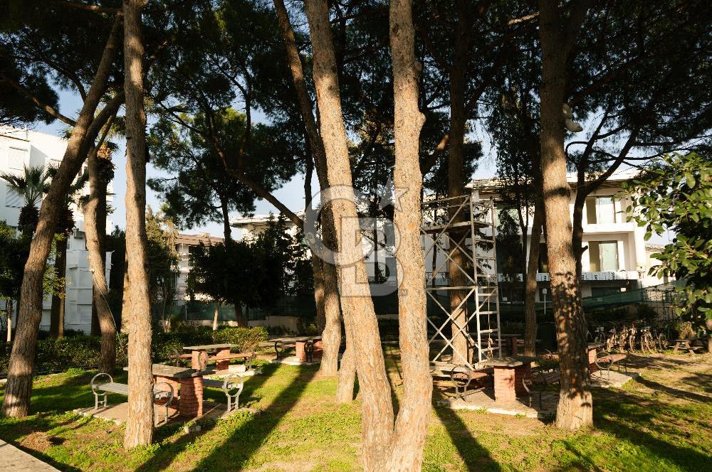 Çeşme Boyalık’ta Site İçi Denize Sıfır 2+1 Kiralık Daire