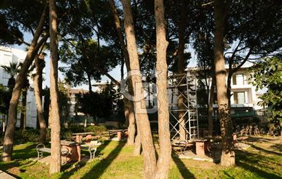 Çeşme Boyalık’ta Site İçi Denize Sıfır 2+1 Kiralık Daire