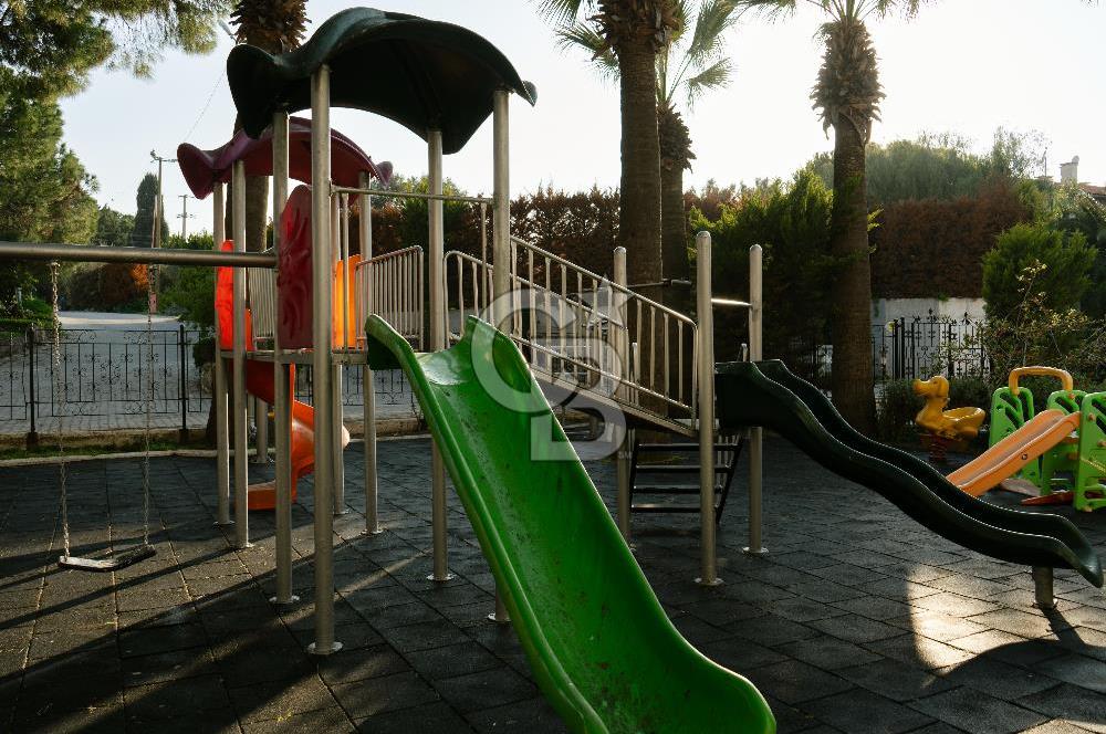Çeşme Boyalık’ta Site İçi Denize Sıfır 2+1 Kiralık Daire