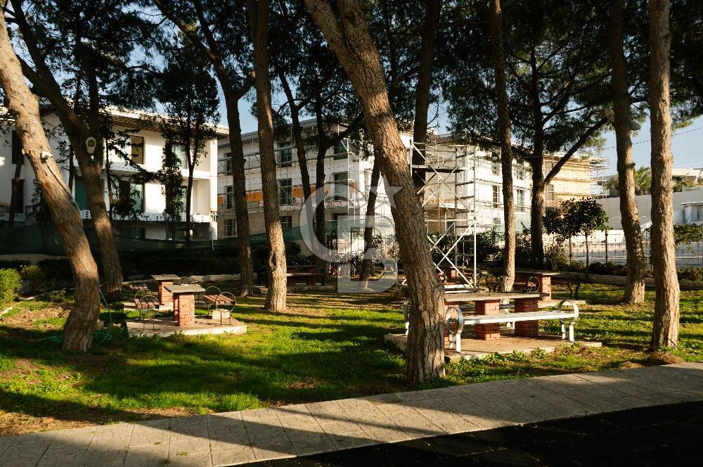 Çeşme Boyalık’ta Site İçi Denize Sıfır 2+1 Kiralık Daire
