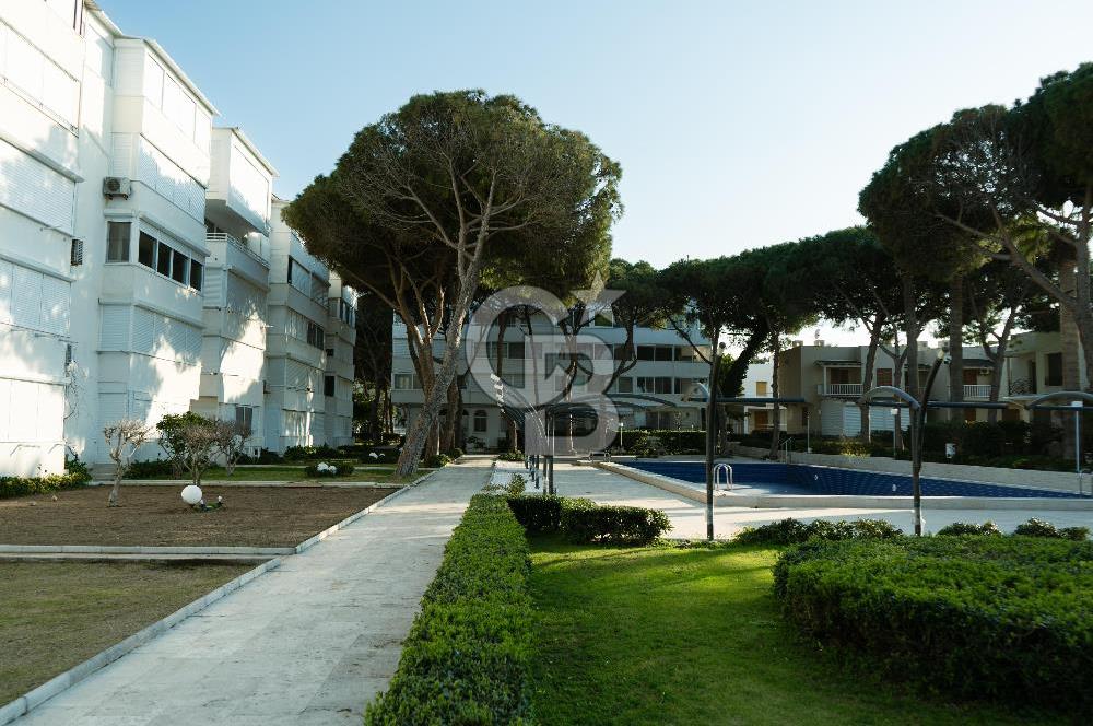 Çeşme Boyalık’ta Site İçi Denize Sıfır 2+1 Kiralık Daire