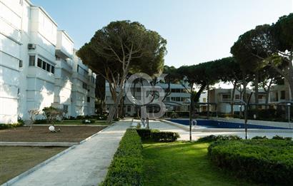 Çeşme Boyalık’ta Site İçi Denize Sıfır 2+1 Kiralık Daire