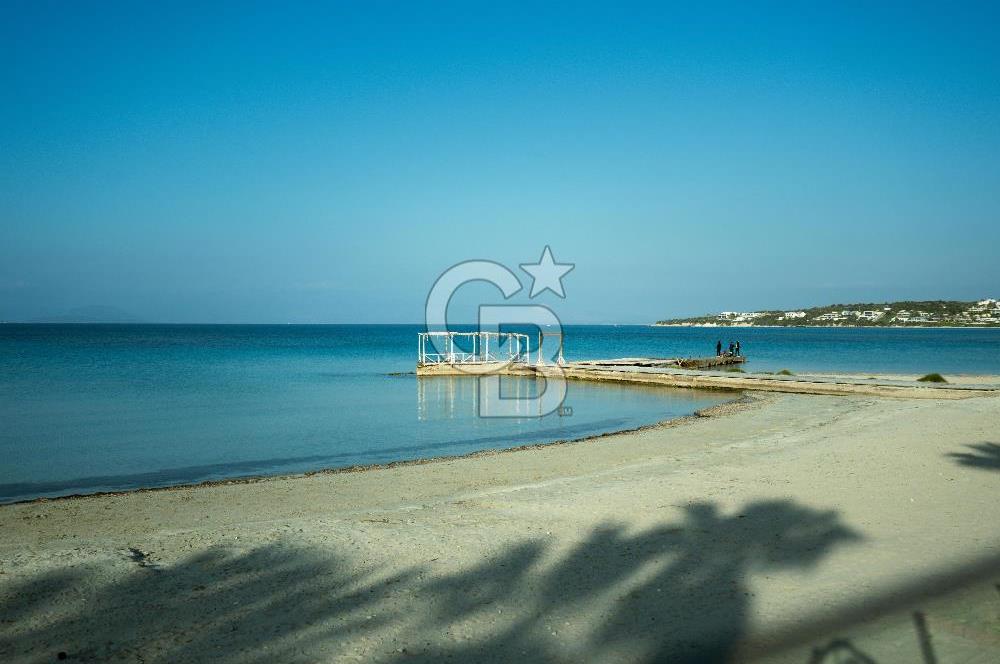 Çeşme Boyalık’ta Site İçi Denize Sıfır 2+1 Kiralık Daire