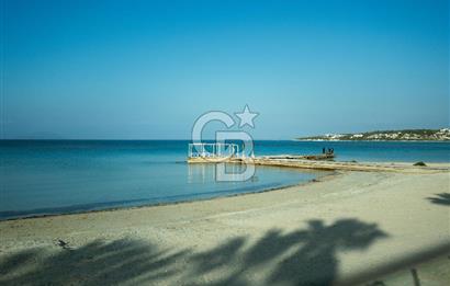 Çeşme Boyalık’ta Site İçi Denize Sıfır 2+1 Kiralık Daire