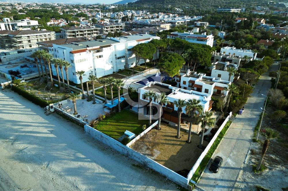 Çeşme Boyalık’ta Site İçi Denize Sıfır 2+1 Kiralık Daire