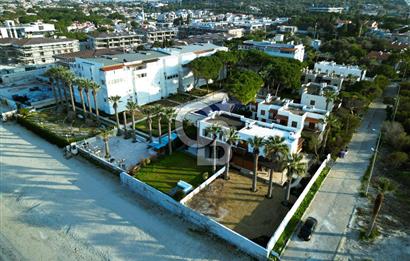 Çeşme Boyalık’ta Site İçi Denize Sıfır 2+1 Kiralık Daire