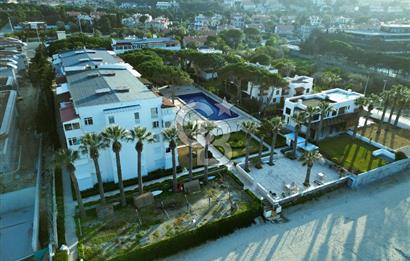 Çeşme Boyalık’ta Site İçi Denize Sıfır 2+1 Kiralık Daire