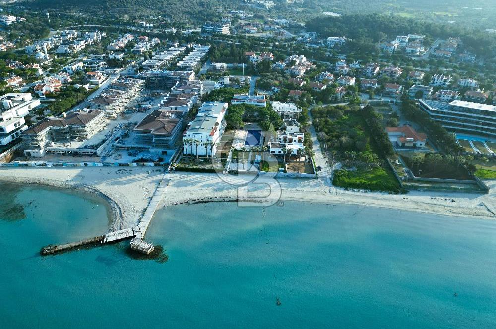 Çeşme Boyalık’ta Site İçi Denize Sıfır 2+1 Kiralık Daire