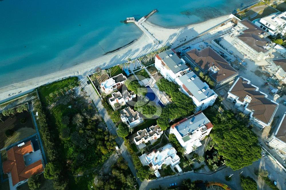 Çeşme Boyalık’ta Site İçi Denize Sıfır 2+1 Kiralık Daire