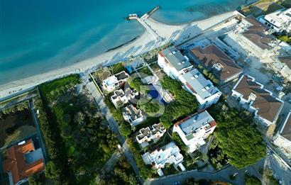 Çeşme Boyalık’ta Site İçi Denize Sıfır 2+1 Kiralık Daire