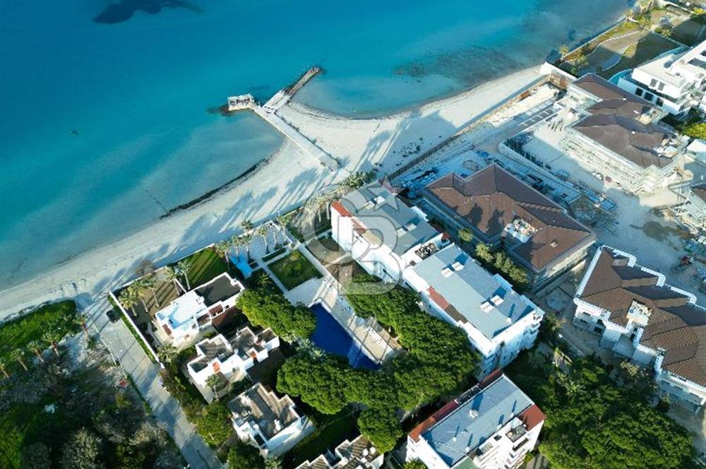 Çeşme Boyalık’ta Site İçi Denize Sıfır 2+1 Kiralık Daire