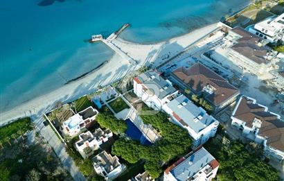 Çeşme Boyalık’ta Site İçi Denize Sıfır 2+1 Kiralık Daire