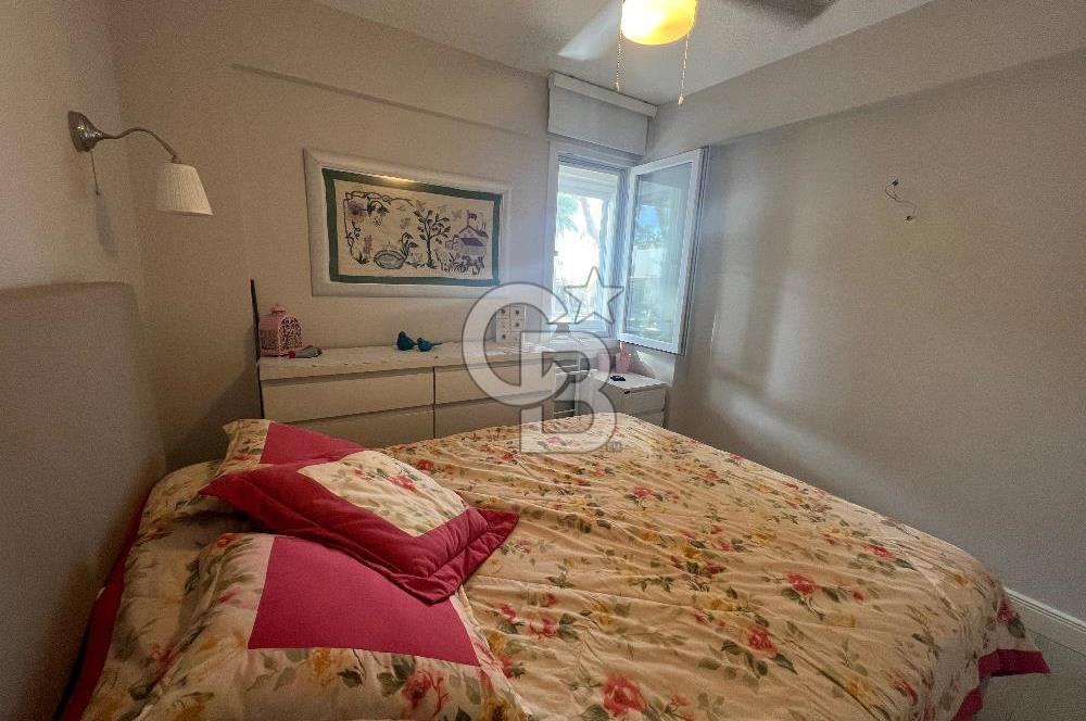 Çeşme Boyalık’ta Site İçi Denize Sıfır 2+1 Kiralık Daire