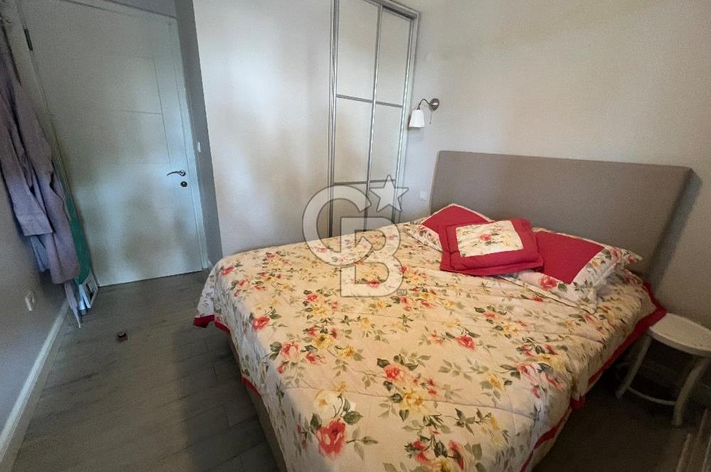 Çeşme Boyalık’ta Site İçi Denize Sıfır 2+1 Kiralık Daire