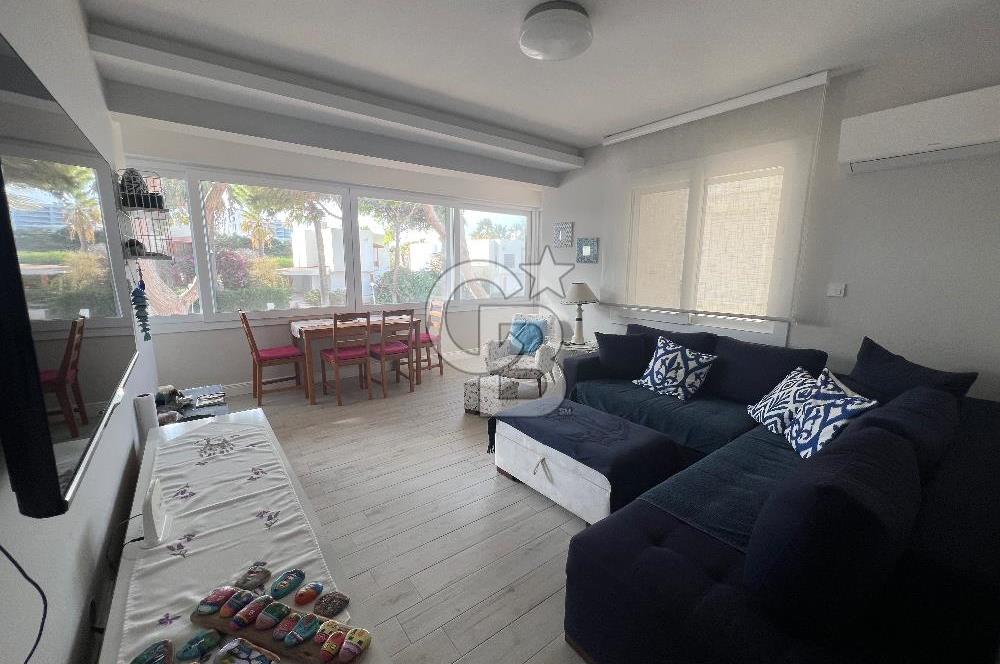 Çeşme Boyalık’ta Site İçi Denize Sıfır 2+1 Kiralık Daire