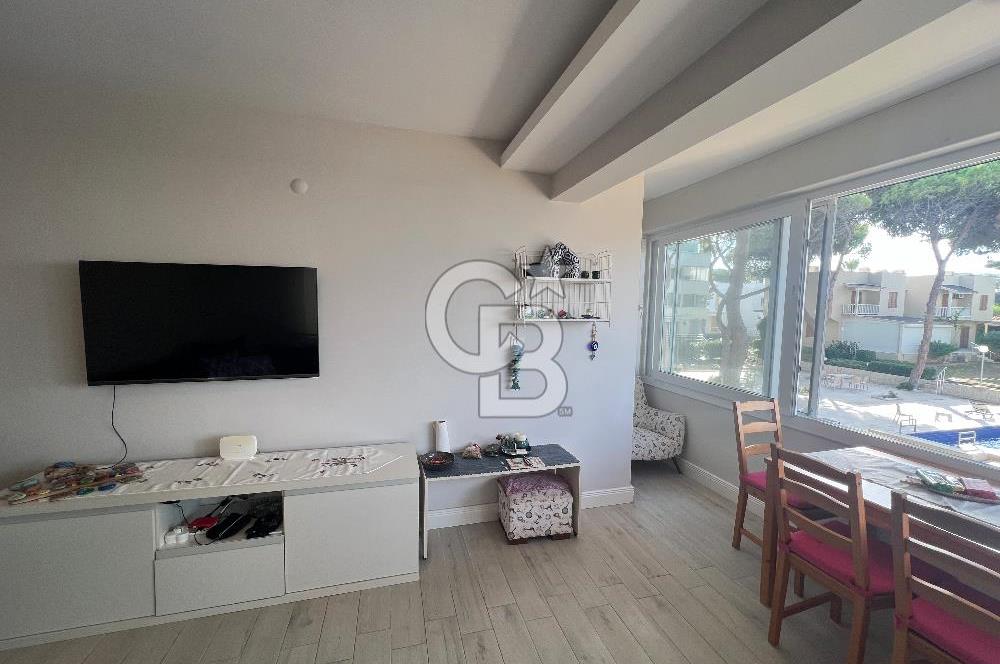 Çeşme Boyalık’ta Site İçi Denize Sıfır 2+1 Kiralık Daire