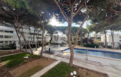 Çeşme Boyalık’ta Site İçi Denize Sıfır 2+1 Kiralık Daire