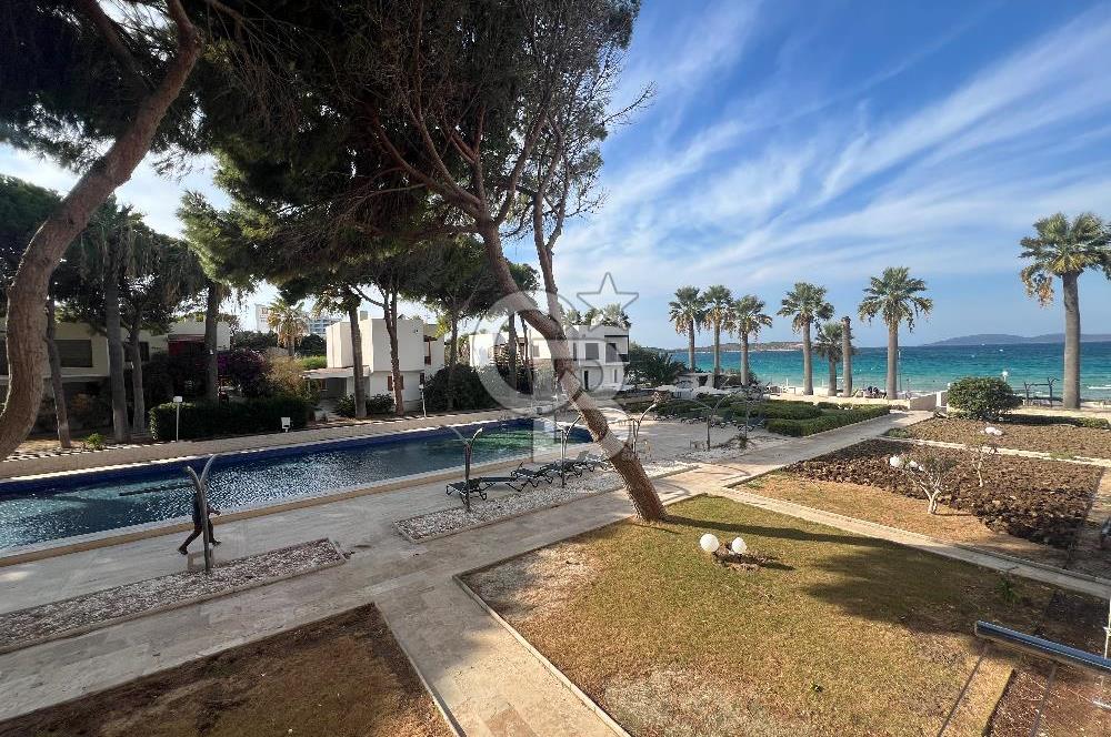 Çeşme Boyalık’ta Site İçi Denize Sıfır 2+1 Kiralık Daire