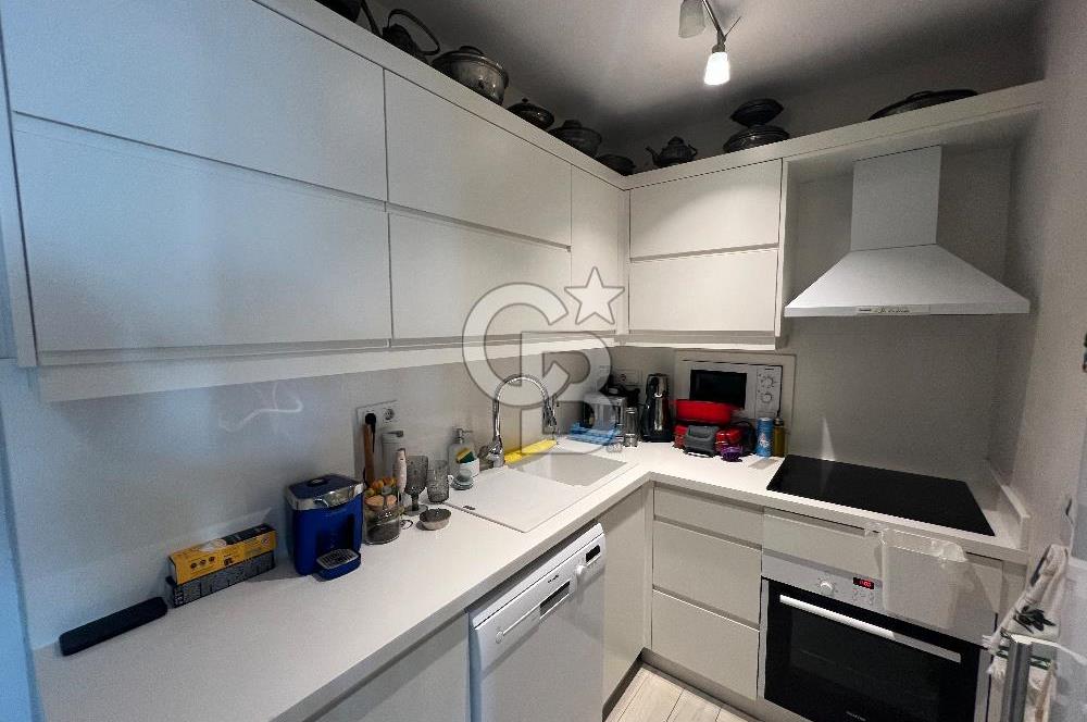 Çeşme Boyalık’ta Site İçi Denize Sıfır 2+1 Kiralık Daire